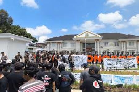 Ratusan Warga Jambusari Gerudu