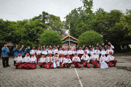 SATBINMAS POLRES PASURUAN TANAMKAN